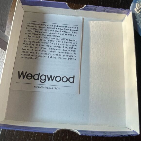 Wedgwood Blue Jasper Vintage Clover Shaped Trinket Dish in Original Box - Picture 12 of 14